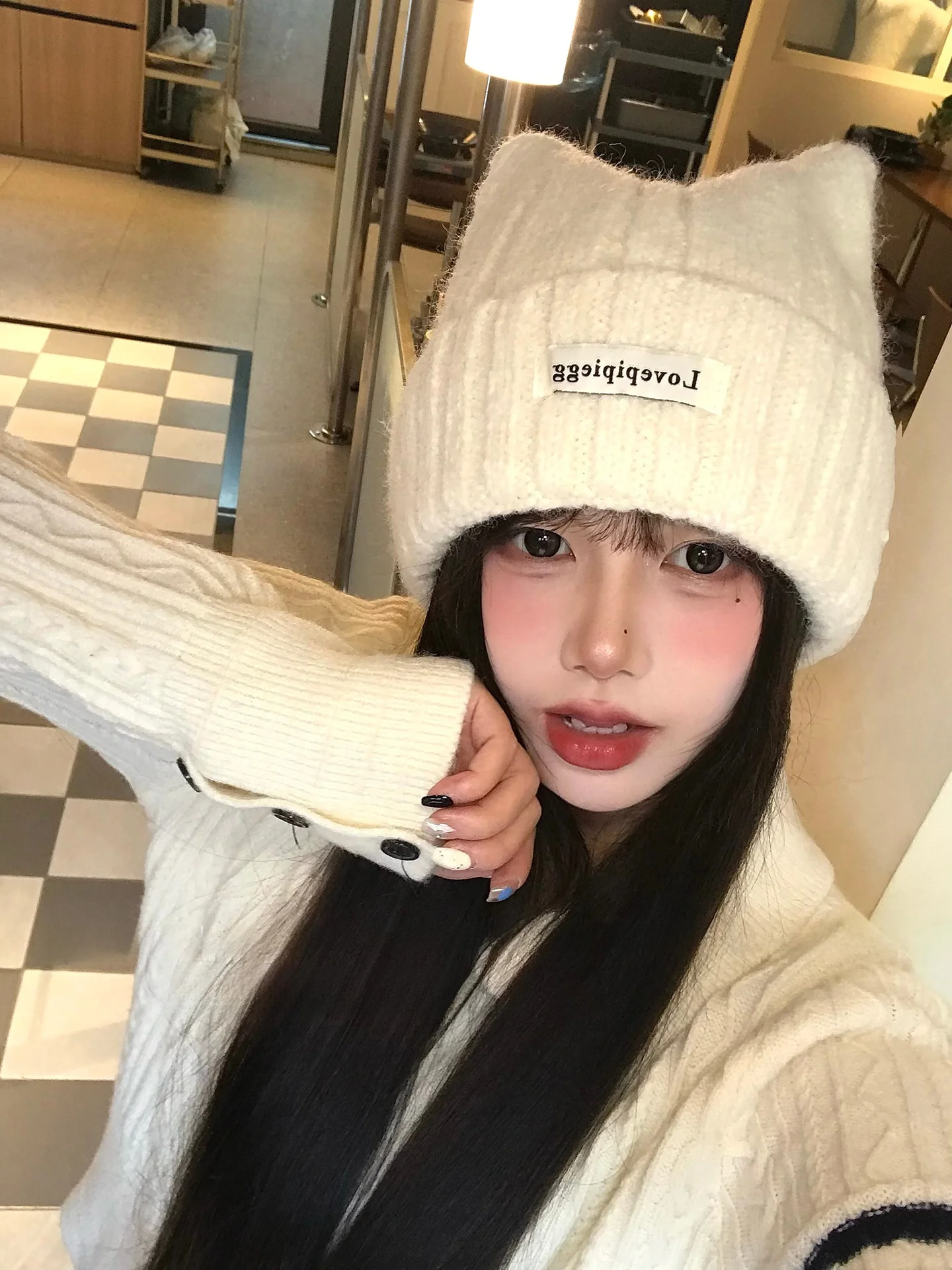 ニット帽を選びすぎて似合わない？可愛い猫耳ニット帽で冬のファッションを救える方法とは？