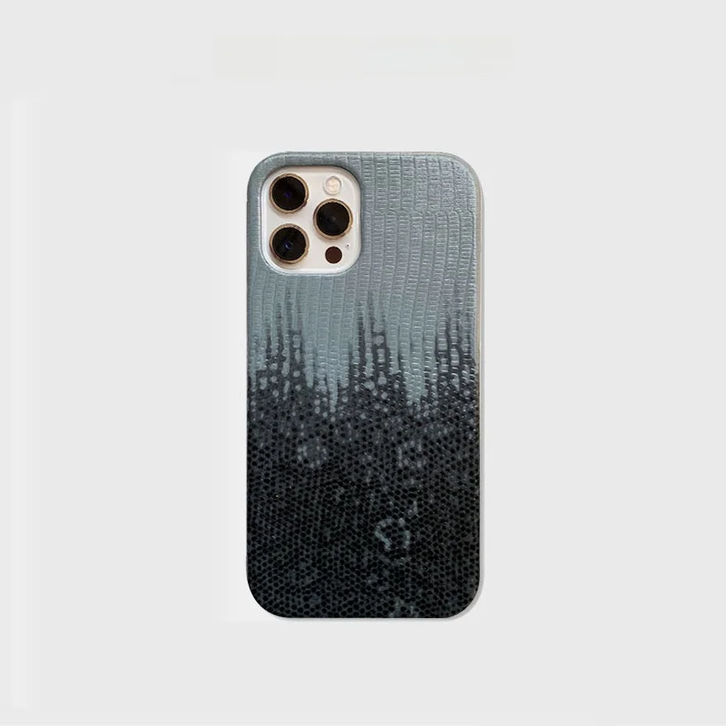 iPhone12 ショルダーケース おしゃれに選ぶべきは、本革のレトロ風デザイン？