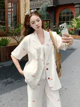 米白色のカジュアルデザイン 小馬プリントのショートスリーブジャケットとワイドパンツ【夏用・女性用】（セットアップ対応）