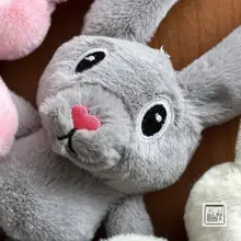 可愛いカートゥーンうさぎデザインのファー付きぬいぐるみチャーム【金属バッグ留め具付き】
