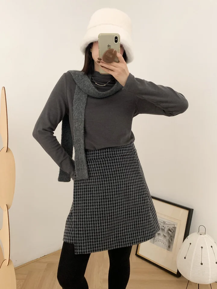 洗練されたデザインのハイネックニットトップス【極上の柔らかさ・裏起毛・通勤用】