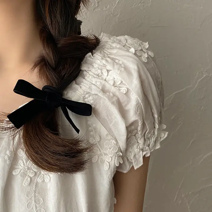 ブラックベルベットのリボン付きヘアゴム【甘美でレトロなデザイン・ツインテール用】