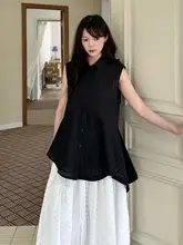 ブラックの不規則なフレアデザインのレディースシャツ【夏用・ノースリーブ・ストライプ】