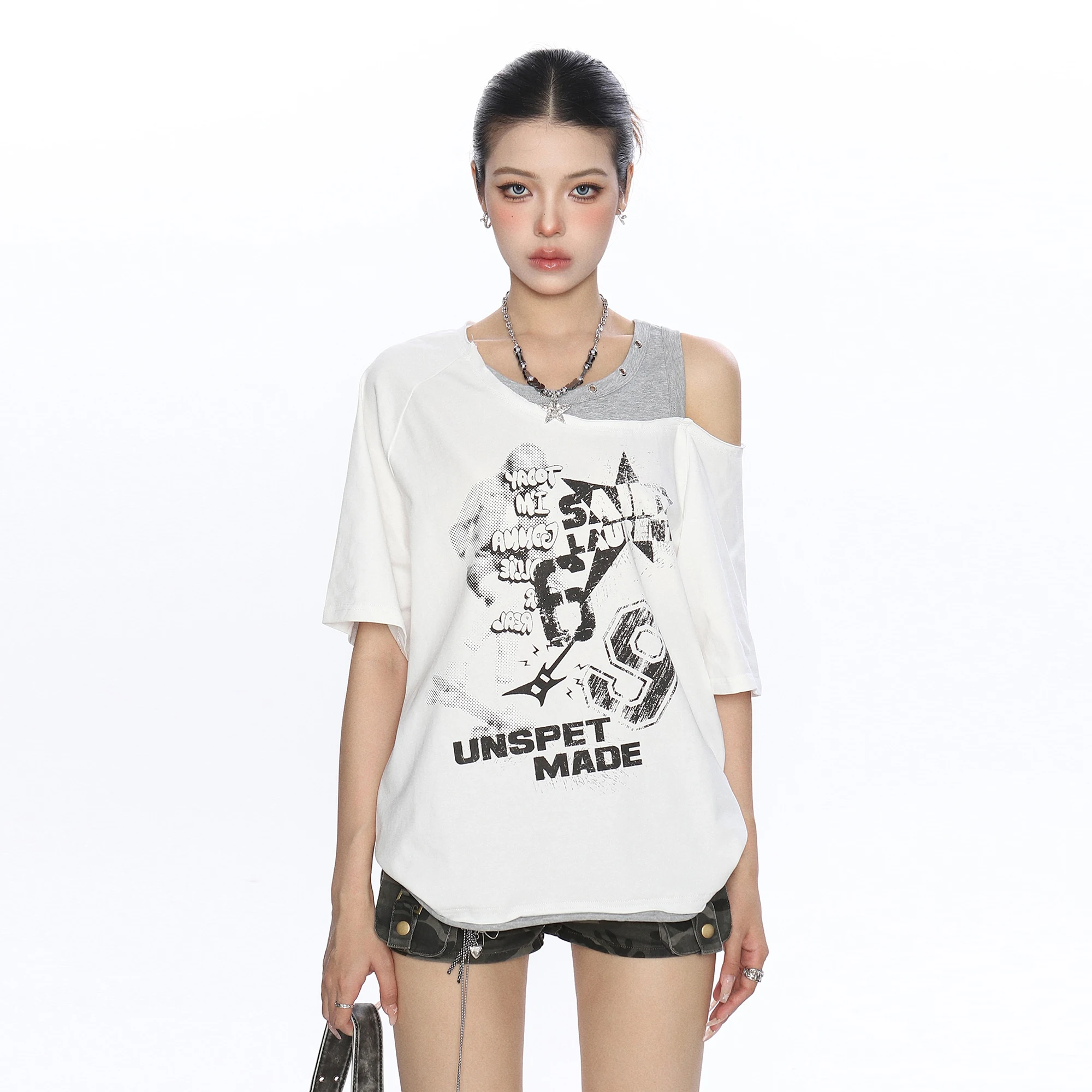 グラフィティデザインのオフショルダーショートスリーブTシャツ【夏用・ゆったりフィット】（セットアップ対応）