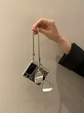 高級感のあるマット仕上げハート型コンパクトミラー【手持ちタイプ・折りたたみ式のスマートフォンケース対応・個性的なデザイン】