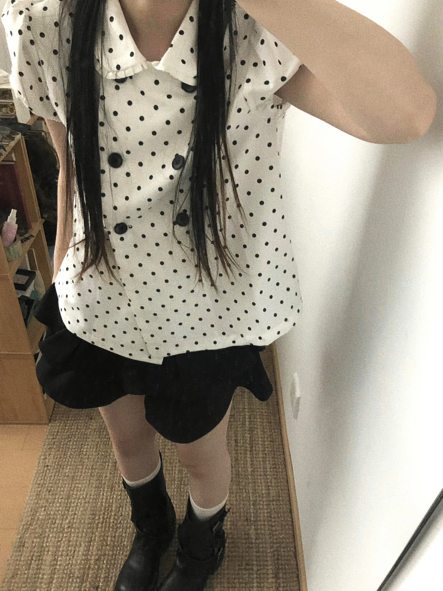 ドット柄シャツのきれいめOLコーデ：夏用学院風トップスの実用性と着こなしポイント
