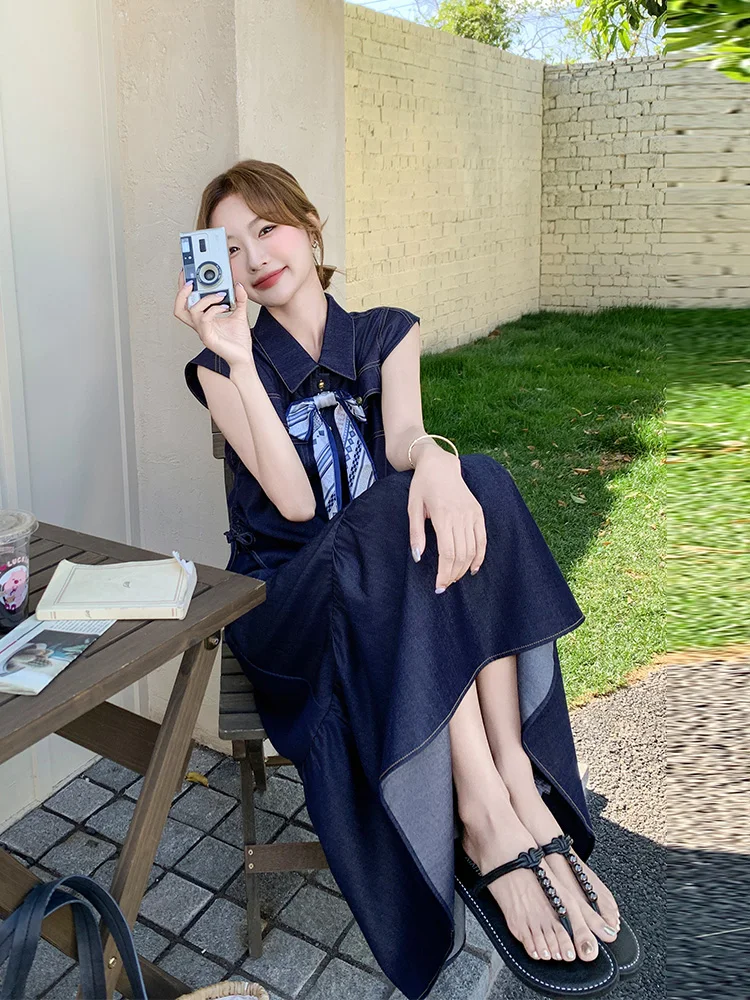 スキニー デニムとネイビー デニムの夏コーデで迷うなら、この1着で解決できる？