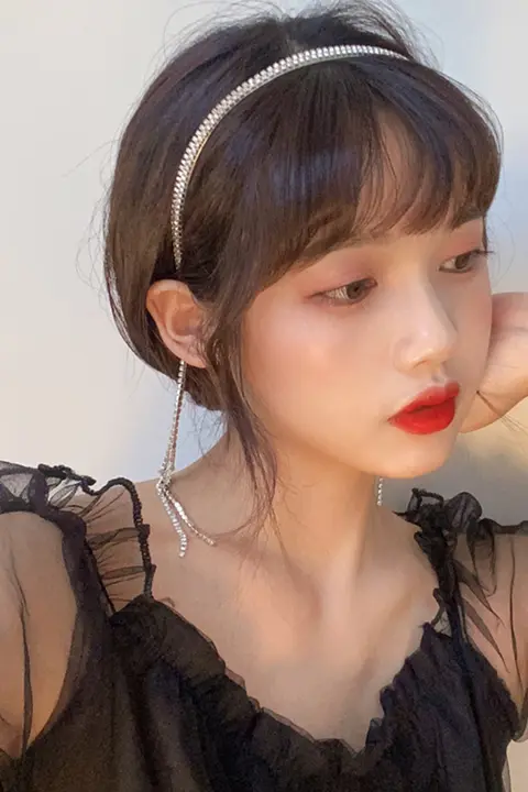 華やかに演出するヘアアクセサリー【個性的なデザイン・一体型・女性用】