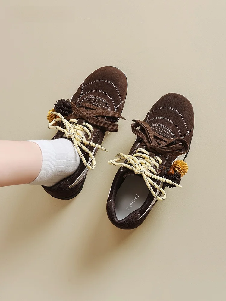 アウトレットシューズで失敗しない選び方とは？レトロカフェ風トレーニングシューズが今、注目されている理由