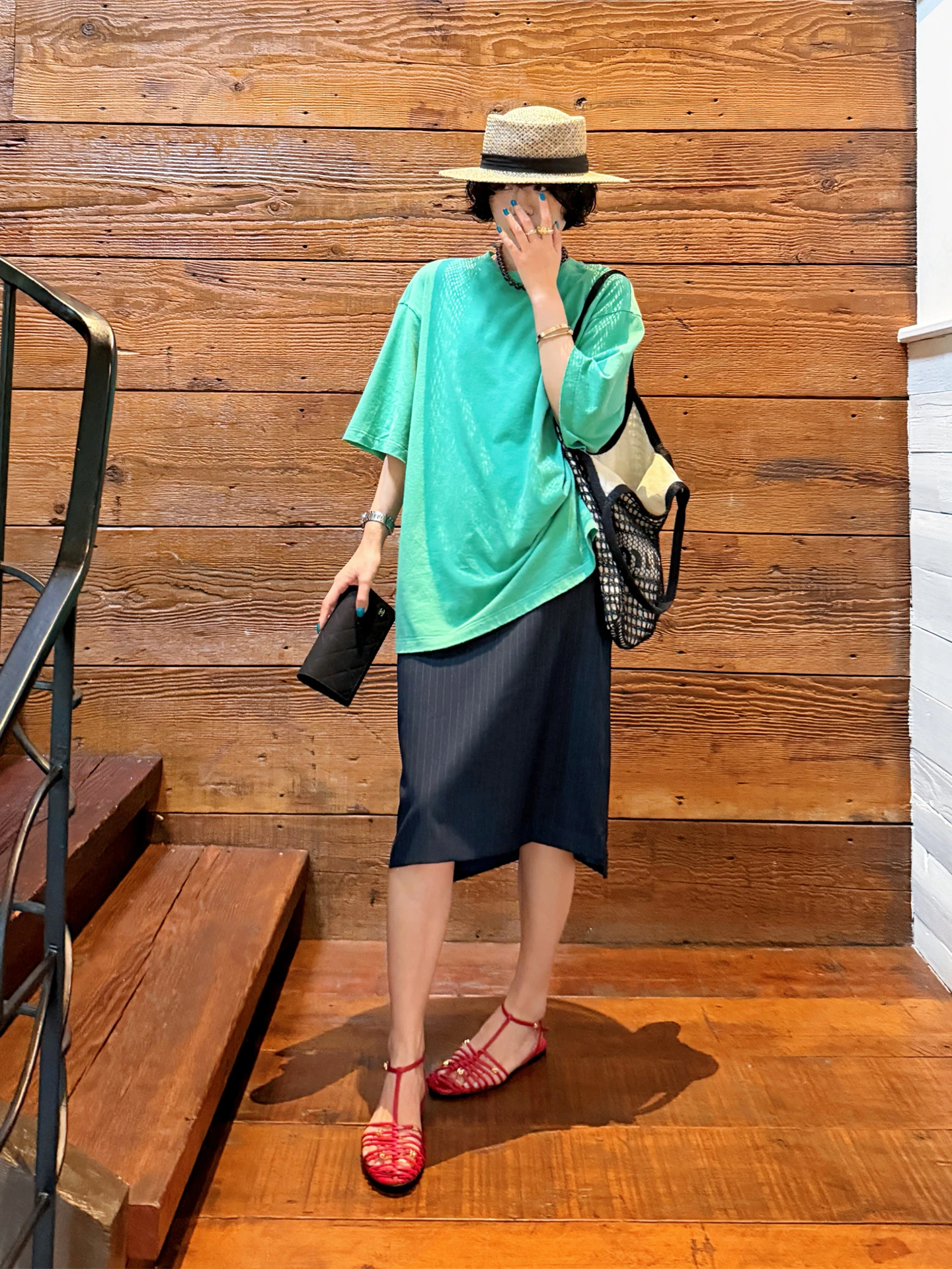 50代夏旅行ファッション：ストライプ柄Aラインスカートの実用性とシーン別活用法
