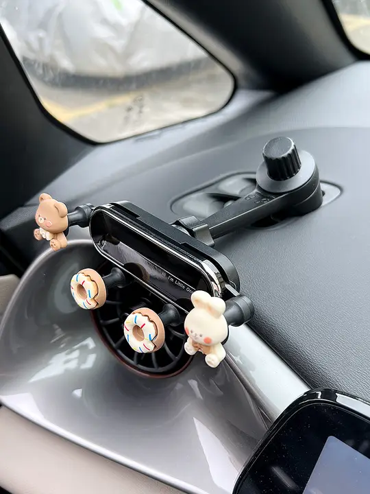 車用スマートフォンホルダー【エアコン通風口を遮らない設計・自動運転対応】
