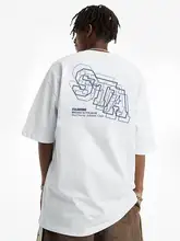 重ねロゴデザインのメンズショートスリーブTシャツ【カジュアル・夏用・ゆったりタイプ】