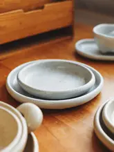 優しさを秘めたデザインの侘寂風手作り陶器プレート【和風・家庭用】
