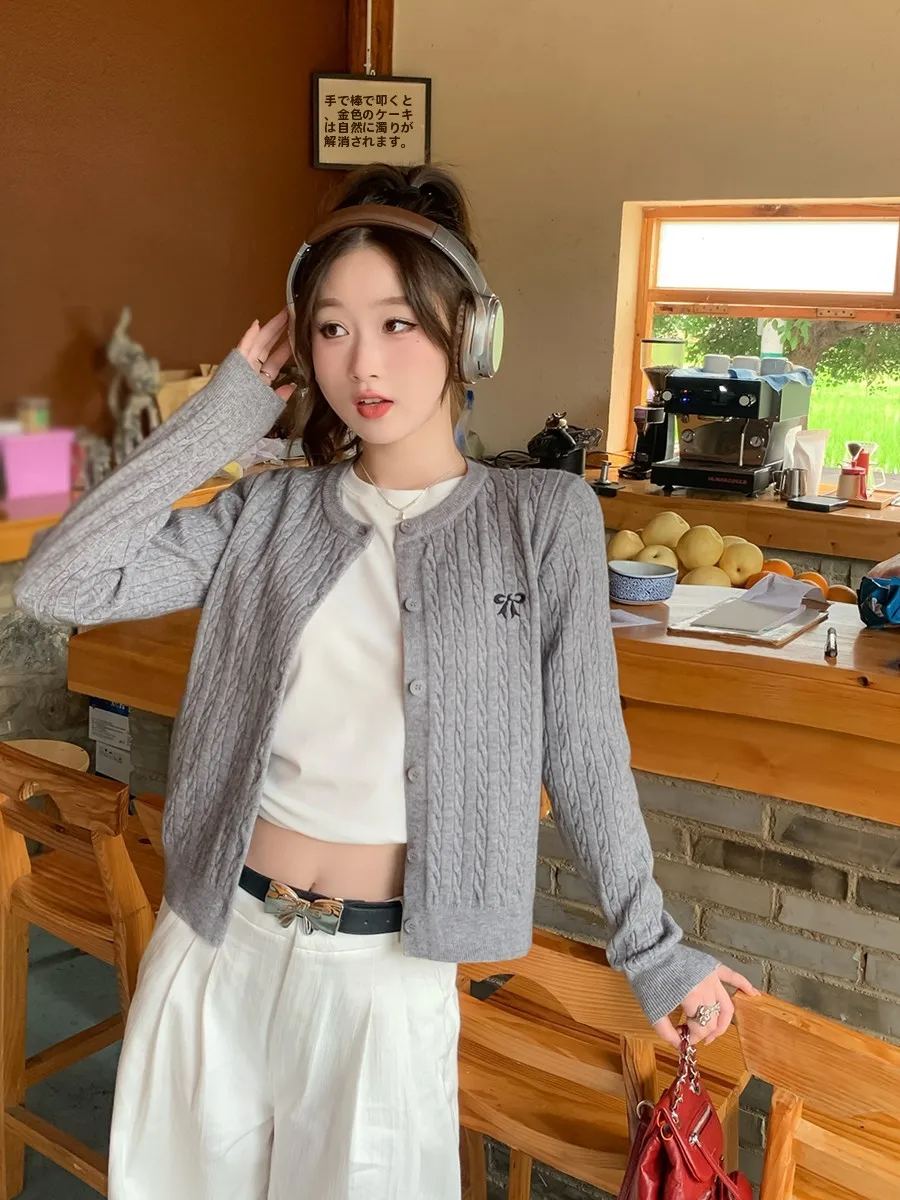大人可愛い服 50代コーデ 完全ガイド｜色柄バランスと質感の選び方