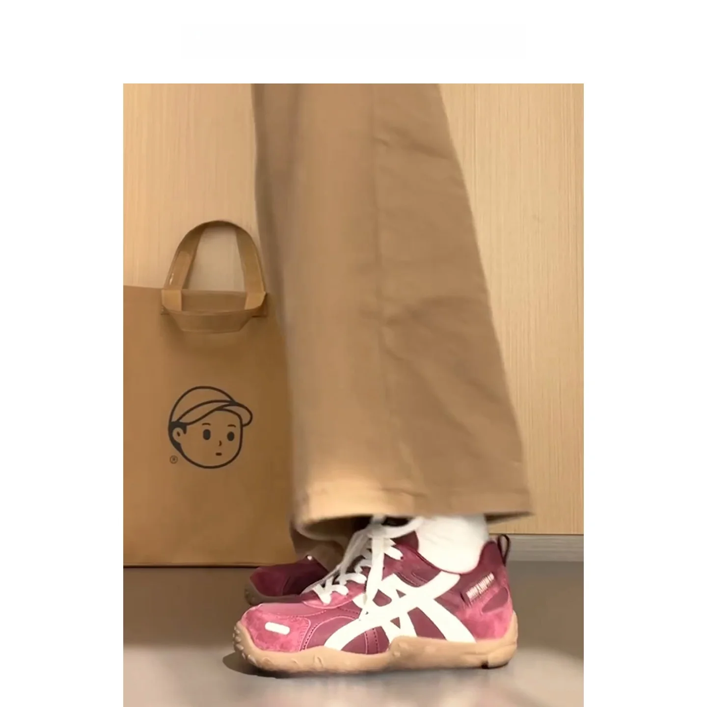 厚底デザインの女性用ランニングシューズ：内増高と秋用コンビネーションスタイルの違いとは