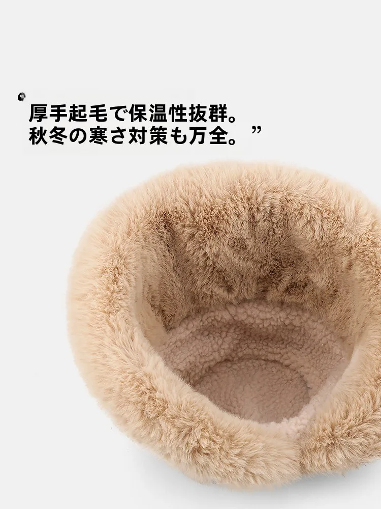 つばの大きい帽子を選ぶべきタイミングは？ベージュのキャップが秋のファッションを救う理由