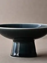 青花柄の高脚小皿【ポーセリン製・お菓子皿・青縁・高足デザイン】