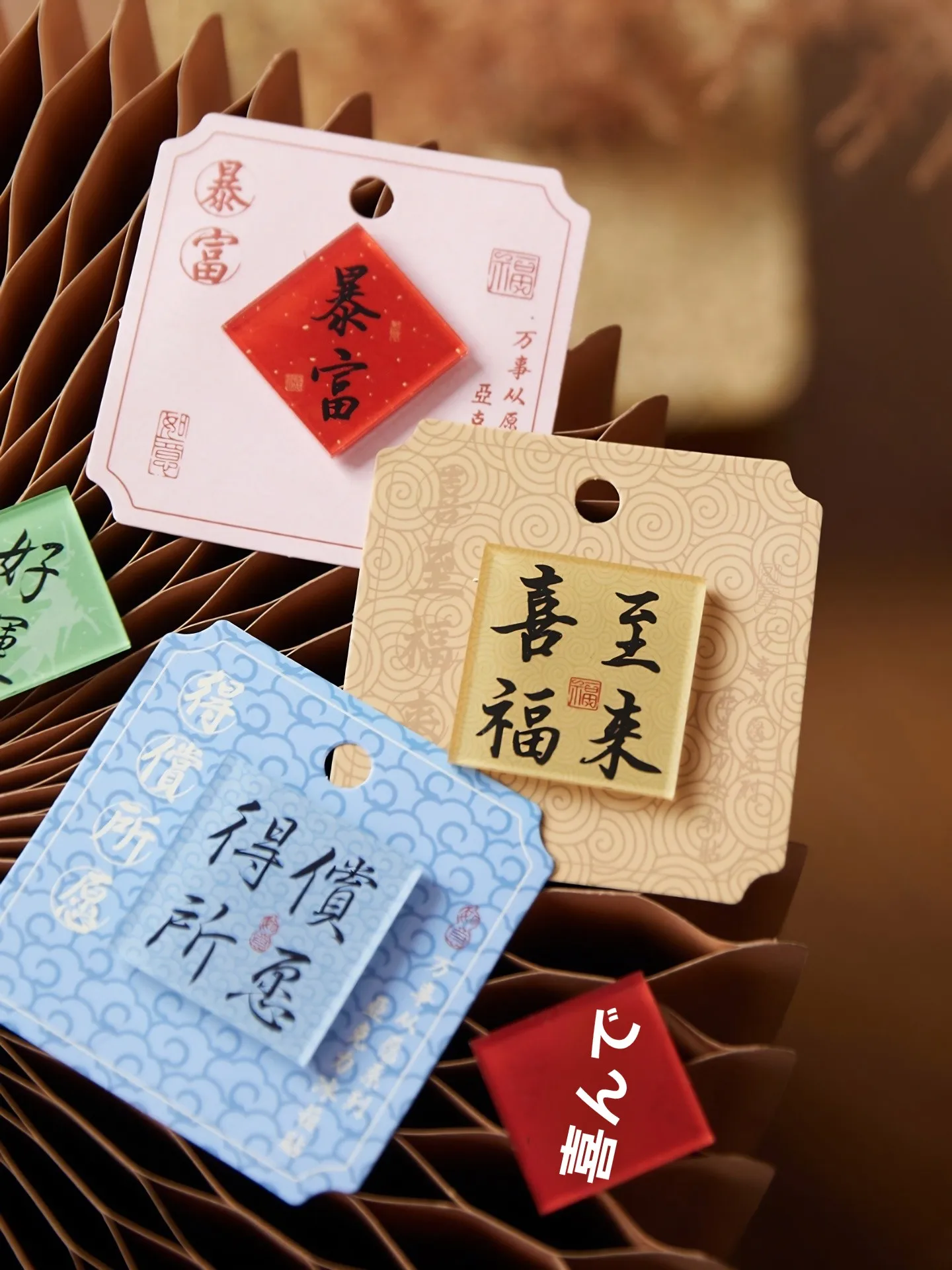 旅行グッズで心を癒すのは、本当に「壁に貼る磁石」なのか？