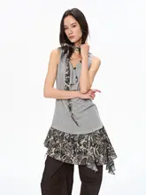 レトロ風パッチワークデザインのキャミソールワンピース【カシュカシュ花柄・重ね着スタイル】