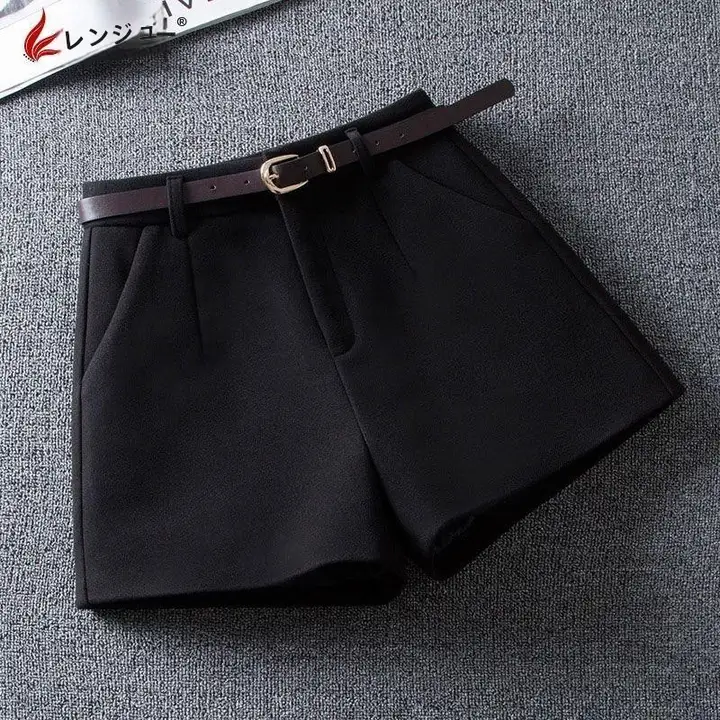 ウール素材のハイウエストAラインショートパンツ【秋冬用・ブーツと合わせやすい・ワイドレッグデザイン】