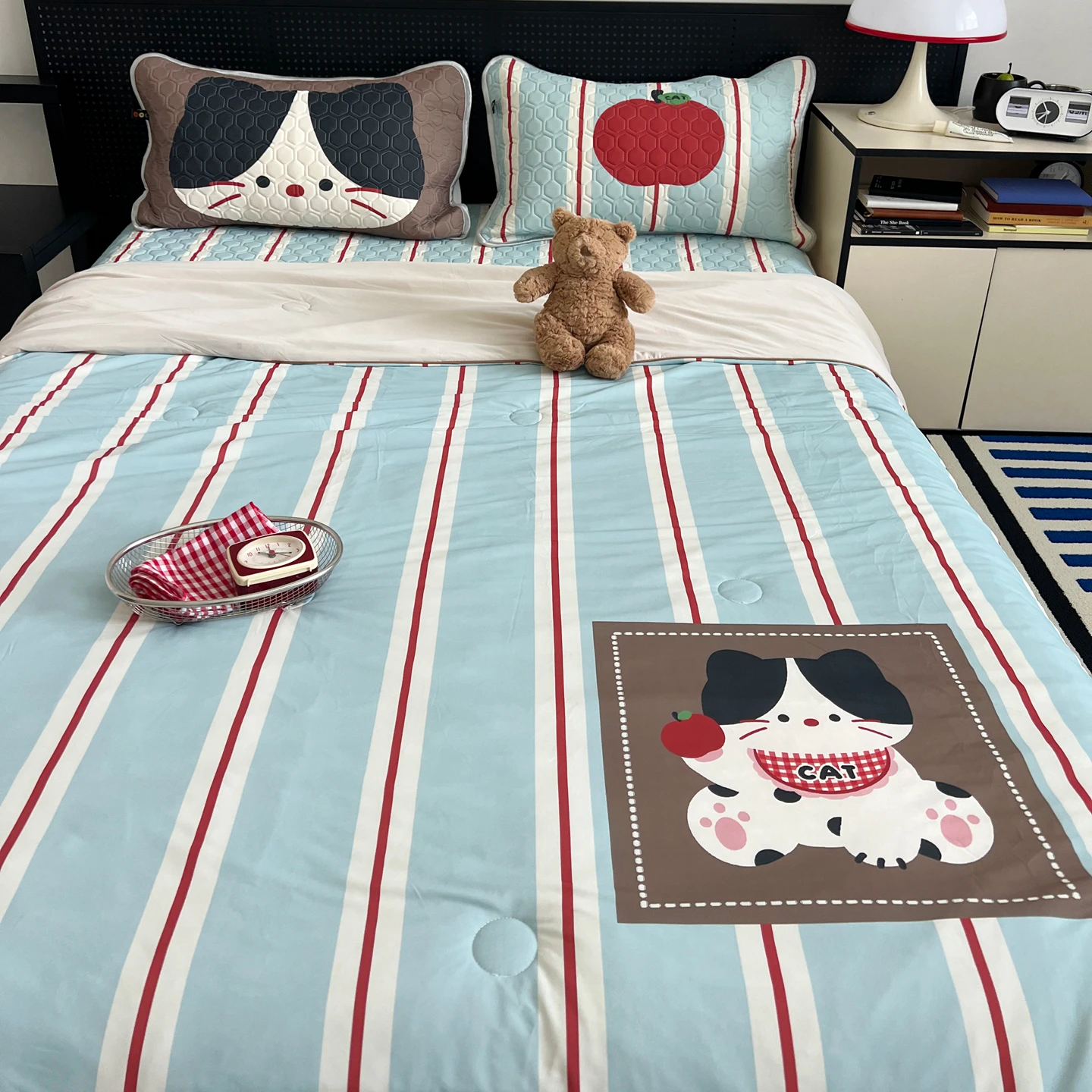 ひんやりシルク夏用布団：両面冷感で夏の快適な睡眠を実現