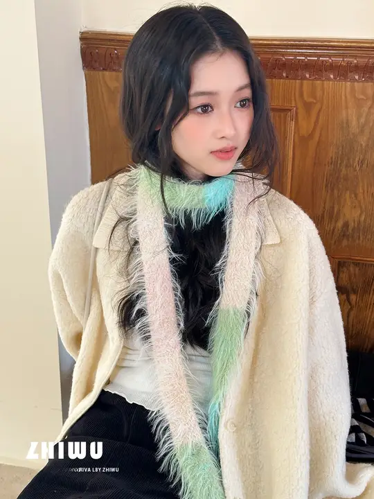 トレンドのグラデーションデザインスカーフ【秋冬用・細長い・女性用】