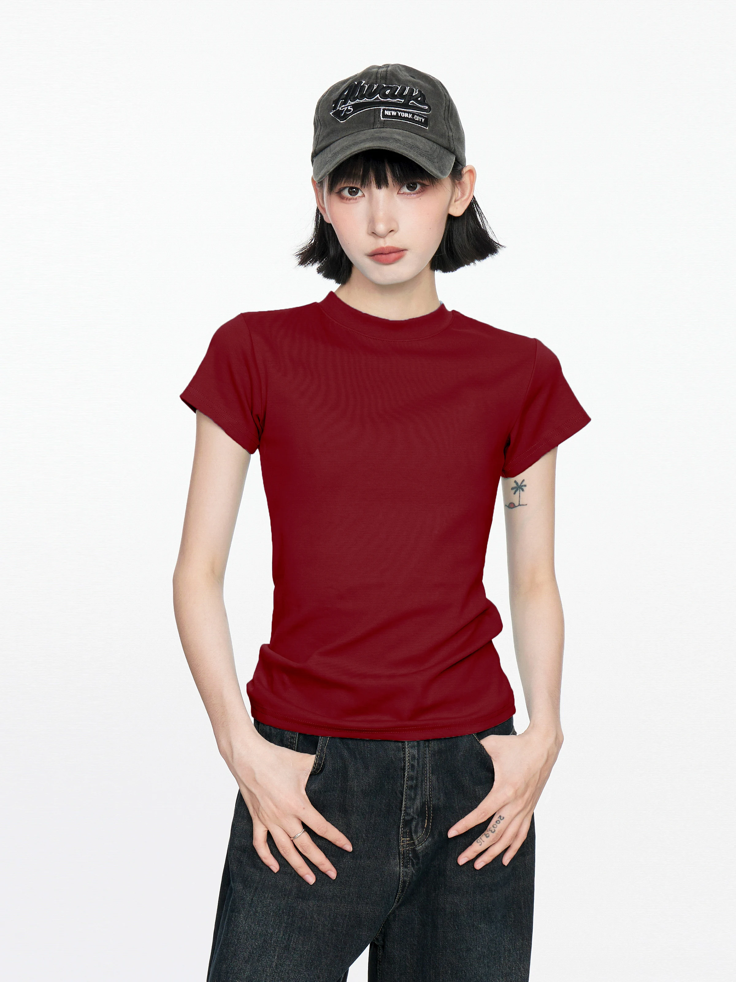 バーガンディTシャツを買うなら、本当に価値あるのはどこ？