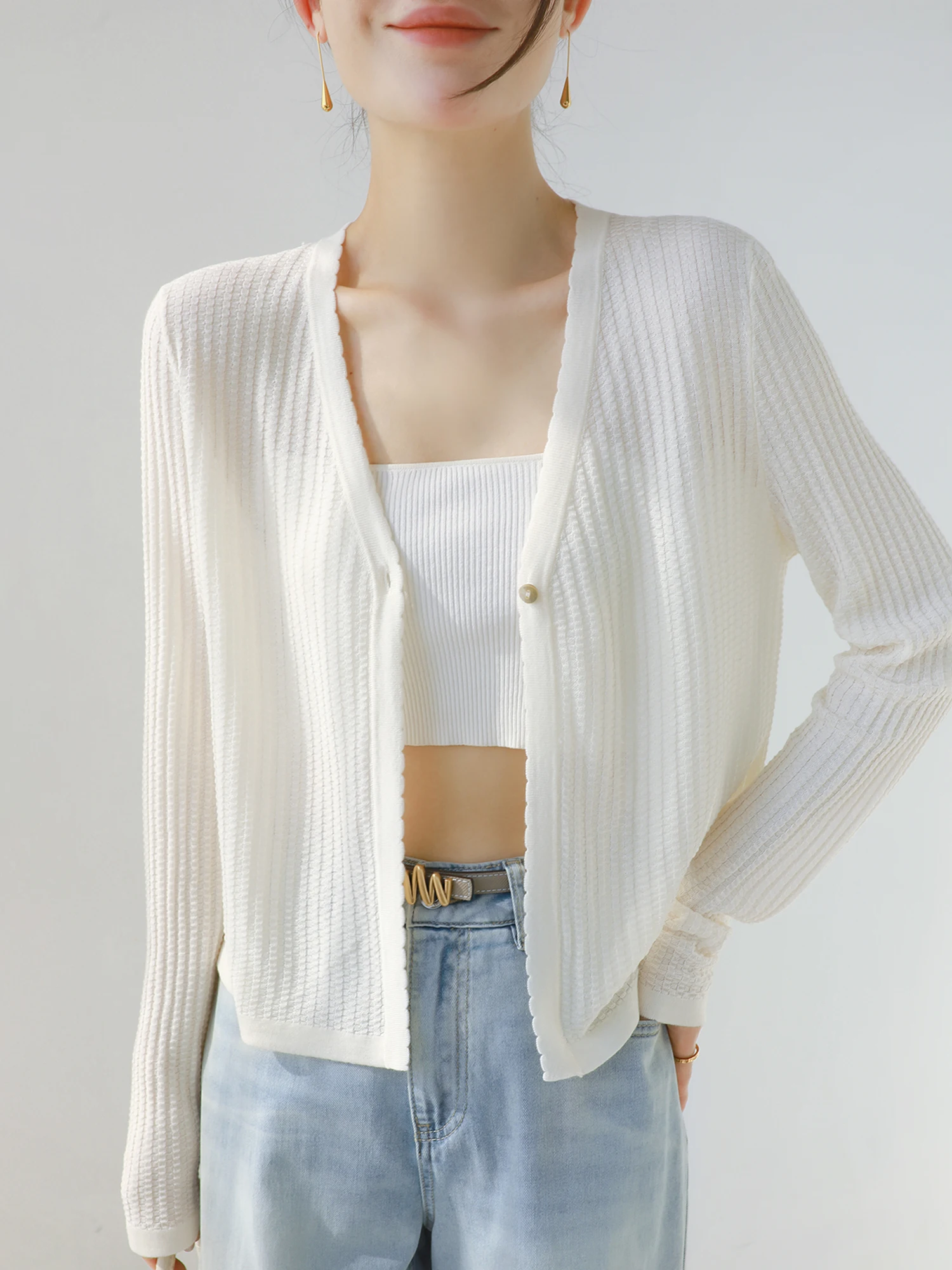 気温15度から3度の差で着るべき服は？軽量で通気性の高いカーディガンが救う