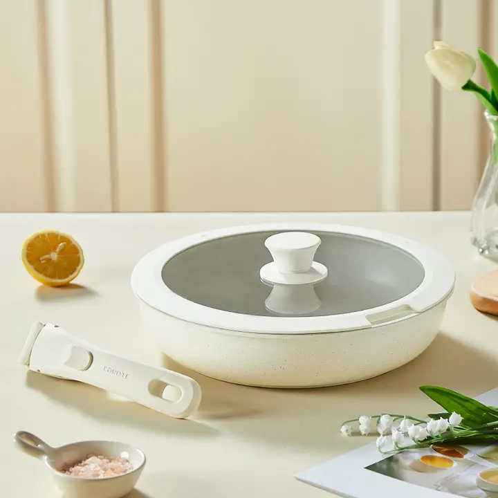 CAROTE 電磁調理器対応！焦げ付きにくいフライパン【取り外し可能なハンドル・家庭用・お好み焼きやステーキに最適】