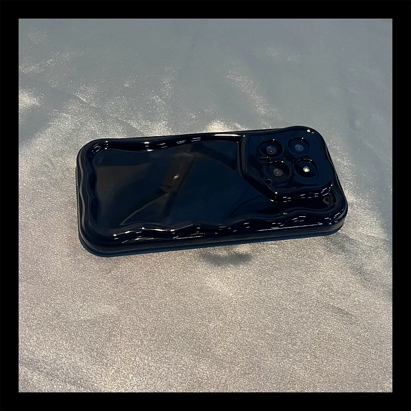 シリコンスマホケース：シンプルなワインレッド光沢仕上げの全包型保護ケースの実用性と特性