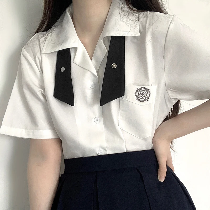 かわいい高校制服ってどう選ぶ？アイスクリームとクジラのデザインが話題なシャツの本物の魅力とは