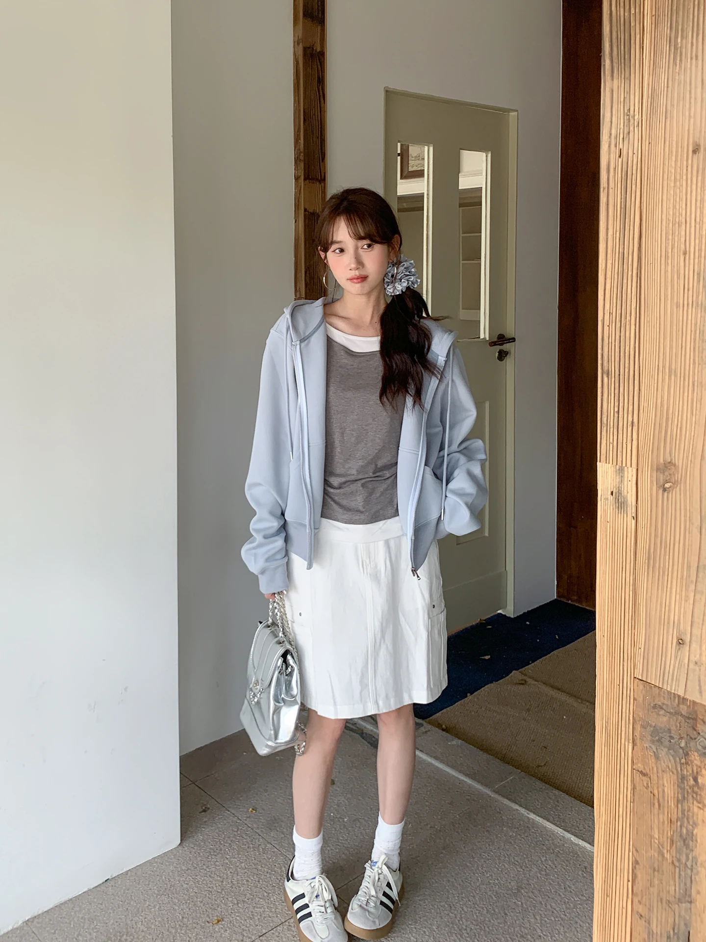 ピーチバブルフード付きスウェットパーカー：女性向けの軽量通気設計と実用性のバランス