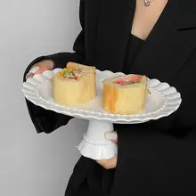 エレガントな陶器製高脚ケーキスタンド【オーバル形・フラワーエッジ・アフタヌーンティー用】