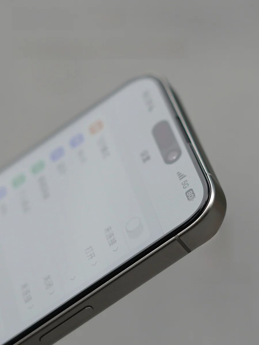 100均 スマホフィルム で失敗しない選び方とは？iPhone 15用の3D強化ガラスフィルムが本当におすすめなのか？