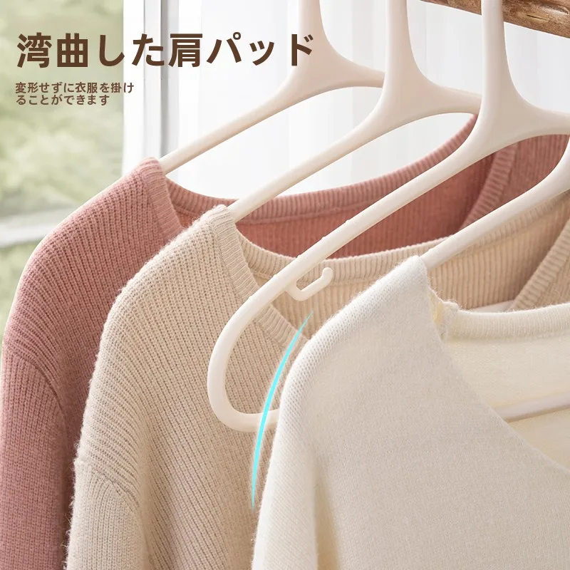 無痕設計の衣類ハンガー：Tシャツハンガーの収納方法と正しいかけ方を徹底解説