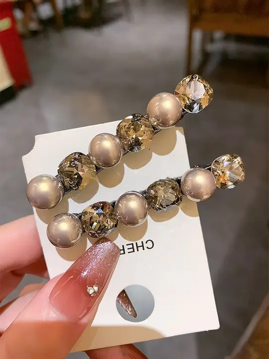 エレガントなパールヘアクリップ【ビジュー付き・サイド留め・韓国風】