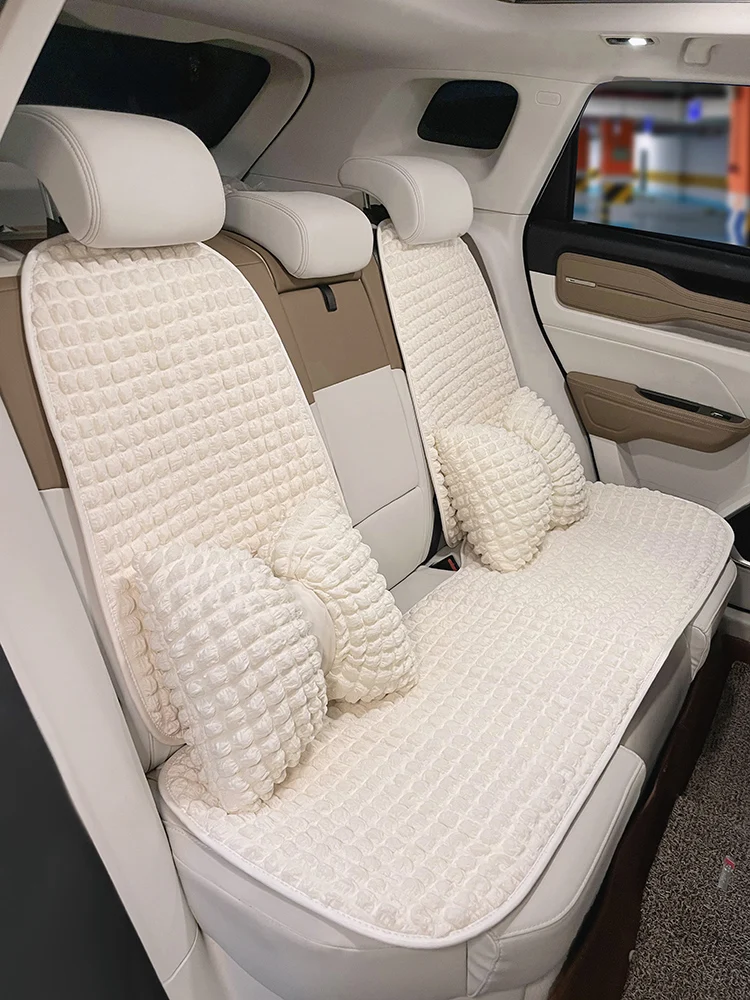 可愛いデザインのカーシートマット：通気性と夏用性を備えた泡芙格スタイルの実用性解析