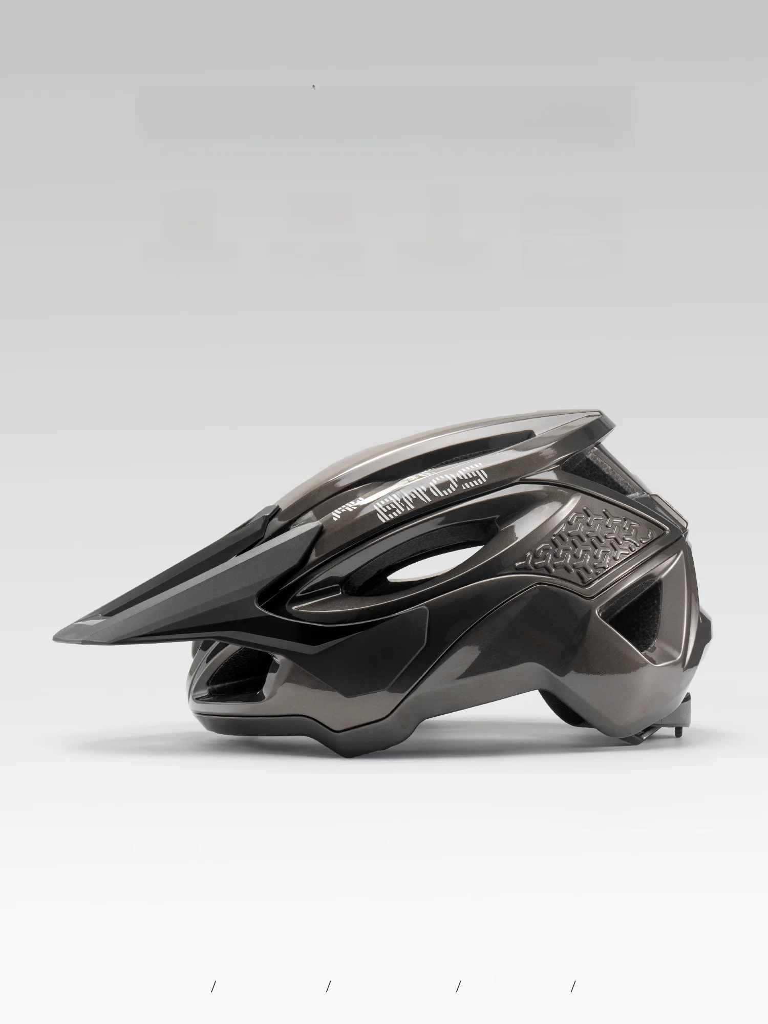 自転車ヘルメット かっこいい どんなのがいいか？大人用の通勤・オフロードで使えるおすすめモデルは？