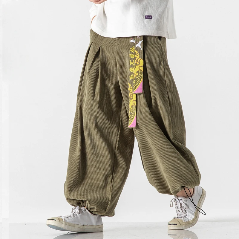 古着系男子が選ぶ「中国風の鶴刺繍パンツ」は、本当にスタイルを変えるのか？
