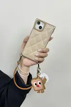 レトロダイヤモンドパターンのトーストチャーム付きiPhoneケース【適用機種：iPhone 15 Pro Max・iPhone 14 Pro・iPhone 13 Pro Max・iPhone 12 Pro】【カーキ】
