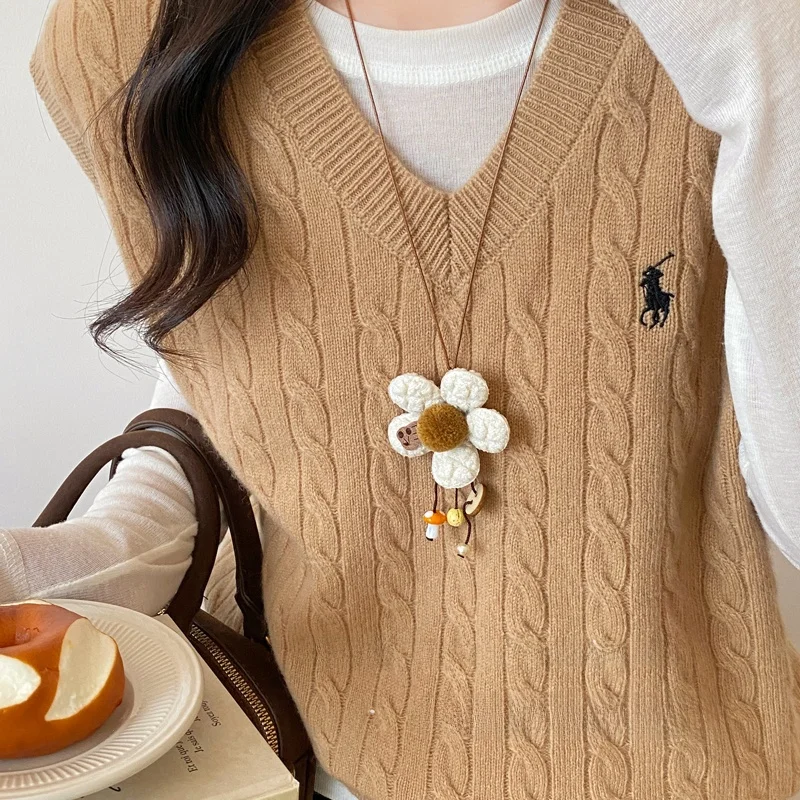 編み込みネックレス：冬季用カラフルフラワーネックレスの実用性とデザイン特性