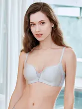 光沢仕上げのノンワイヤーブラジャー【バストアップ・小胸用】