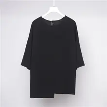 個性的なデザインのアシンメトリーTシャツ【無地・ゆったりしたシルエット・半袖】