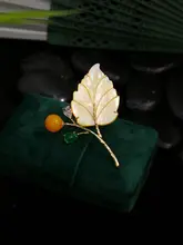 高級感ある葉っぱデザインのブローチ【エレガントなファッションアクセサリー】