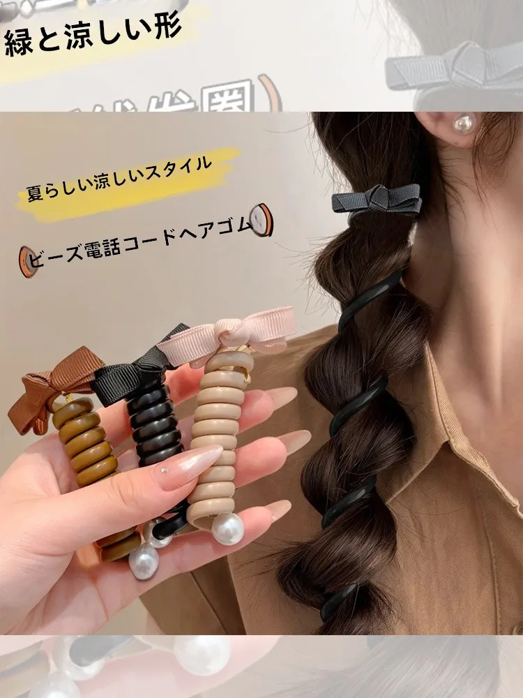 ポニーテールを簡単にまとめられる電話線風ヘアゴムの実用性と使い方