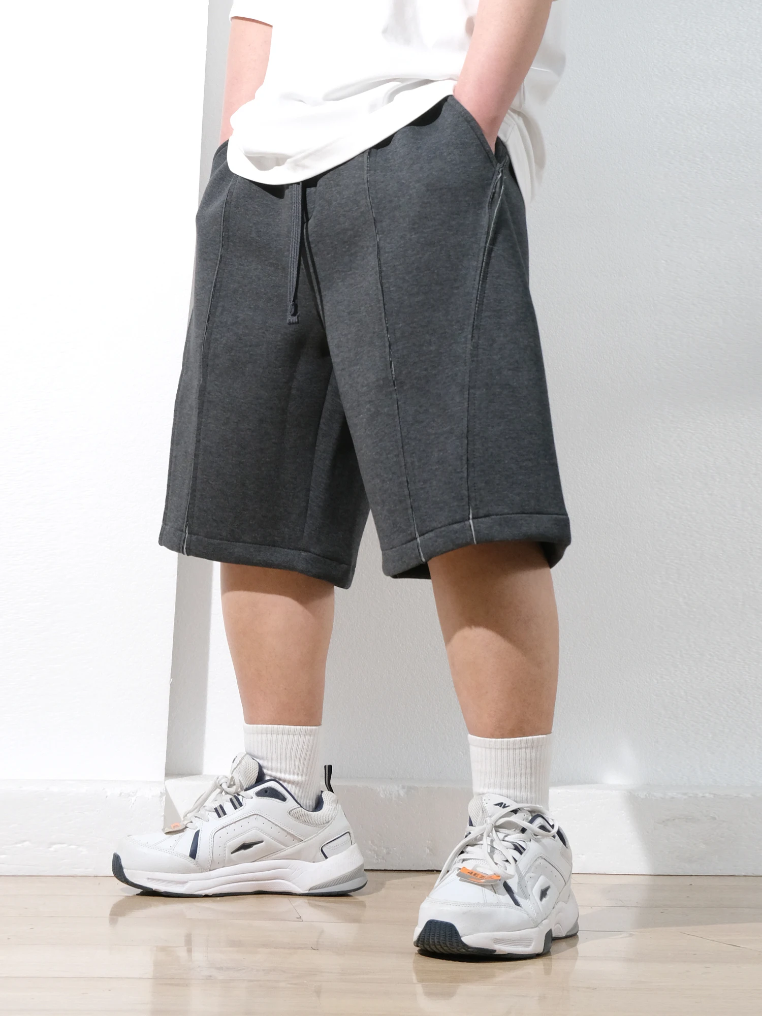 170cmの男性がオーバーサイズパンツを着るとき、着丈はどのくらいが理想？