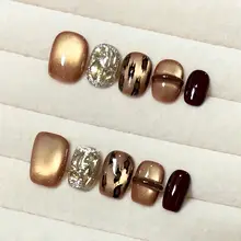 高級感ある豹柄キャットアイネイルチップ【ハンドメイド・短めデザイン・美白効果】