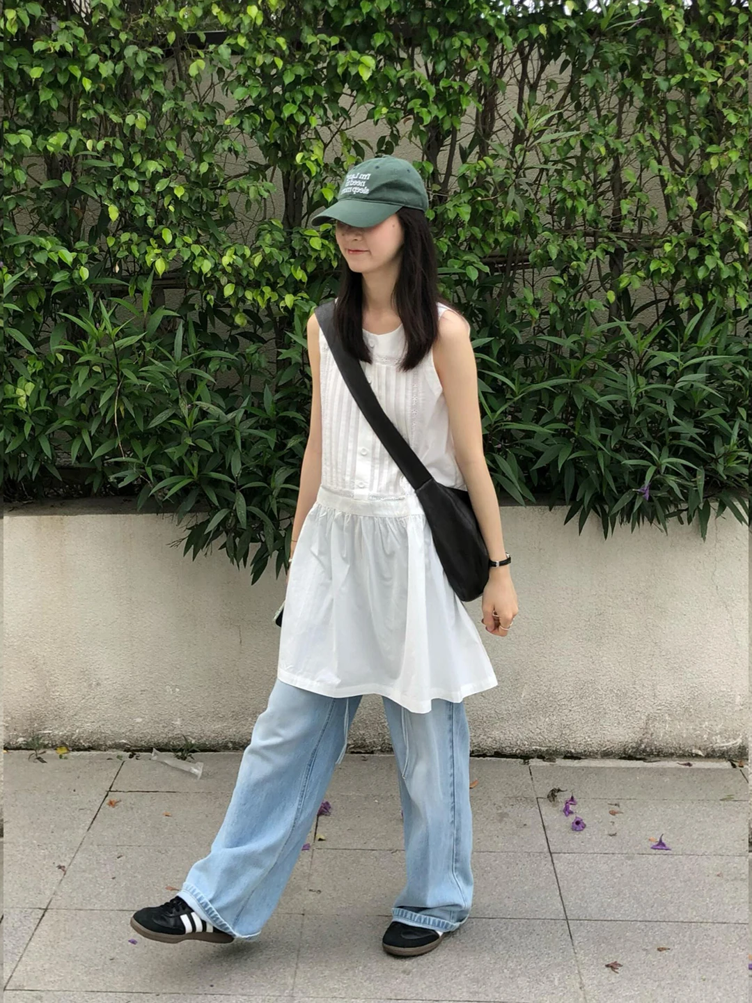 夏用白色无袖Aラインワンピース：ぽっちゃり女子の夏コーデに最適な韓式デザイン