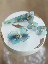 mira植物園 青緑のグラデーション花真花素材のヘアクリップ【特別なギフト】