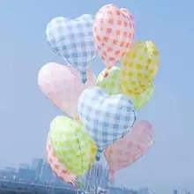 愛らしいデザイン！青白いチェック柄のハート型アルミ風船【誕生日パーティー用・フォトプロップス】